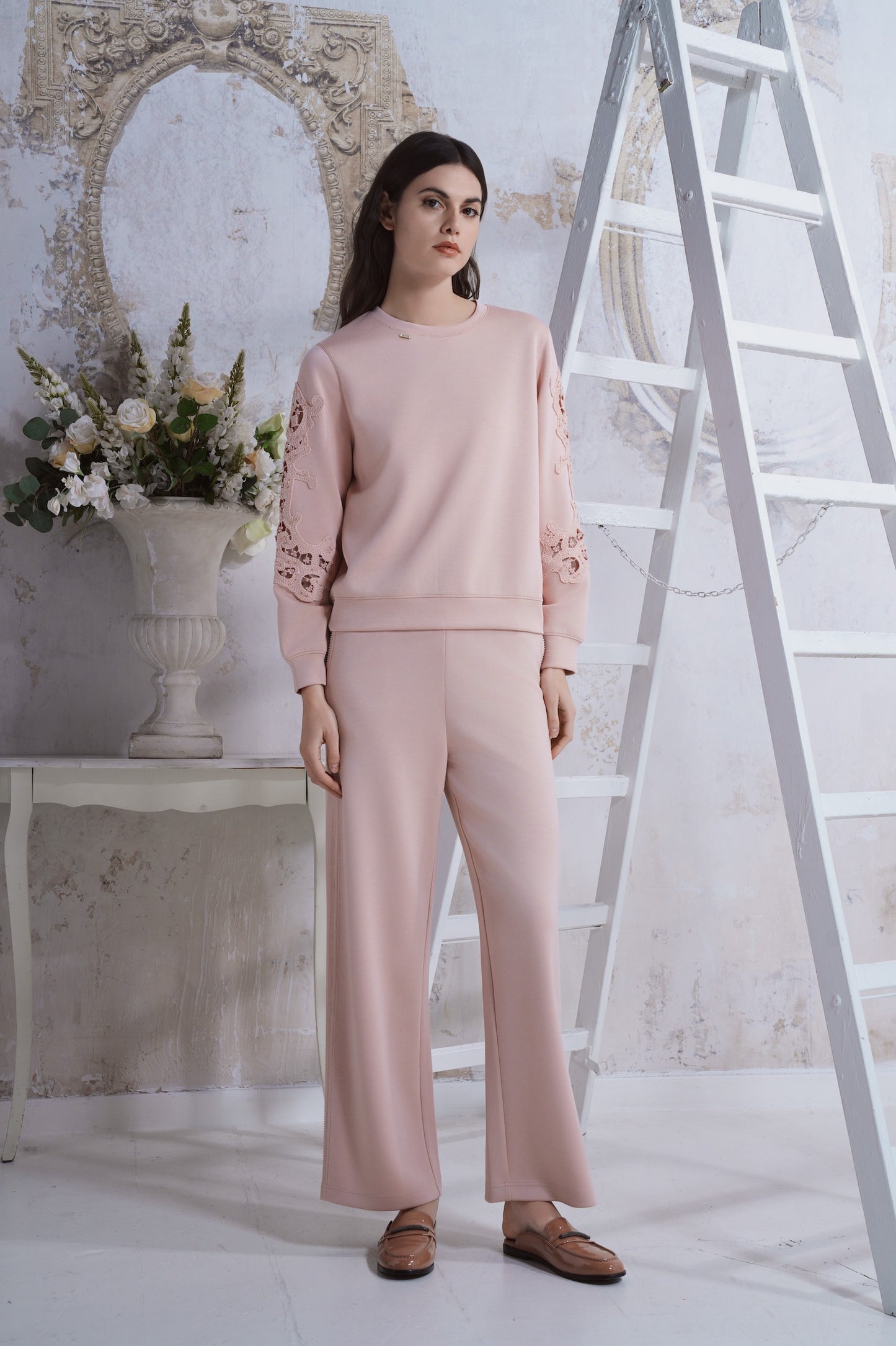 Artisanal lace cuff sweatshirt and straight-leg pants set