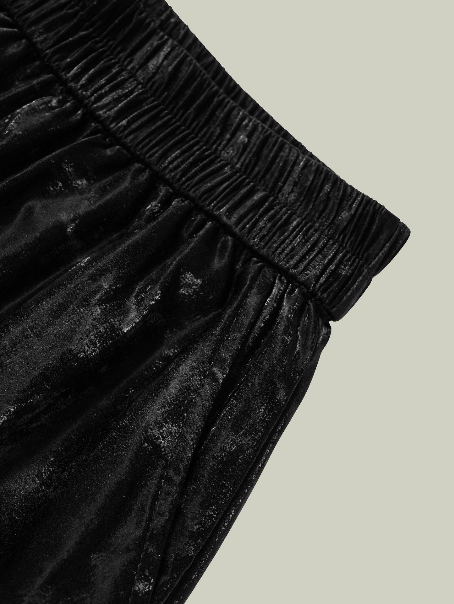 
Windproof & water-resistant skirt with light-shadow texture