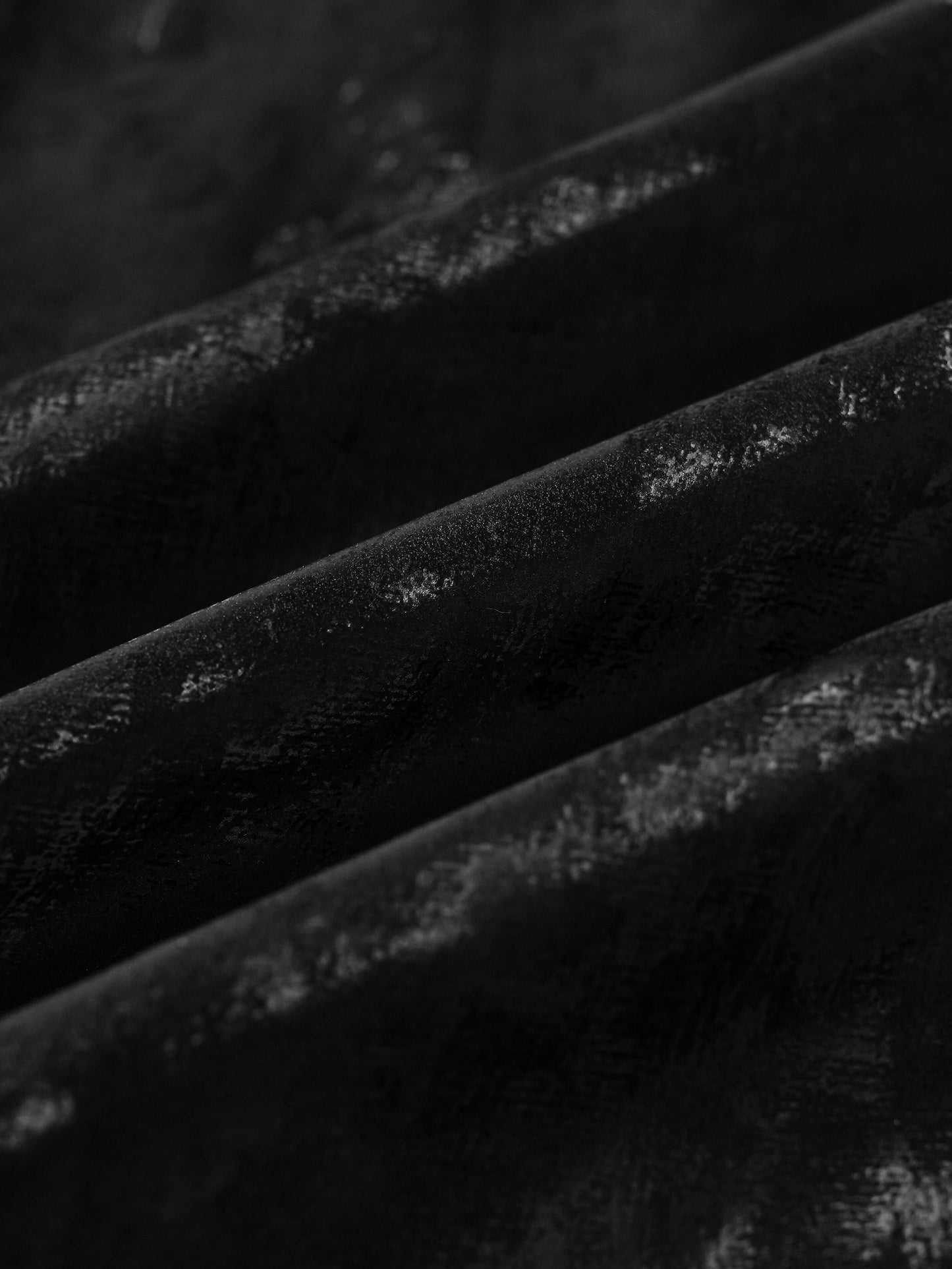 
Windproof & water-resistant skirt with light-shadow texture