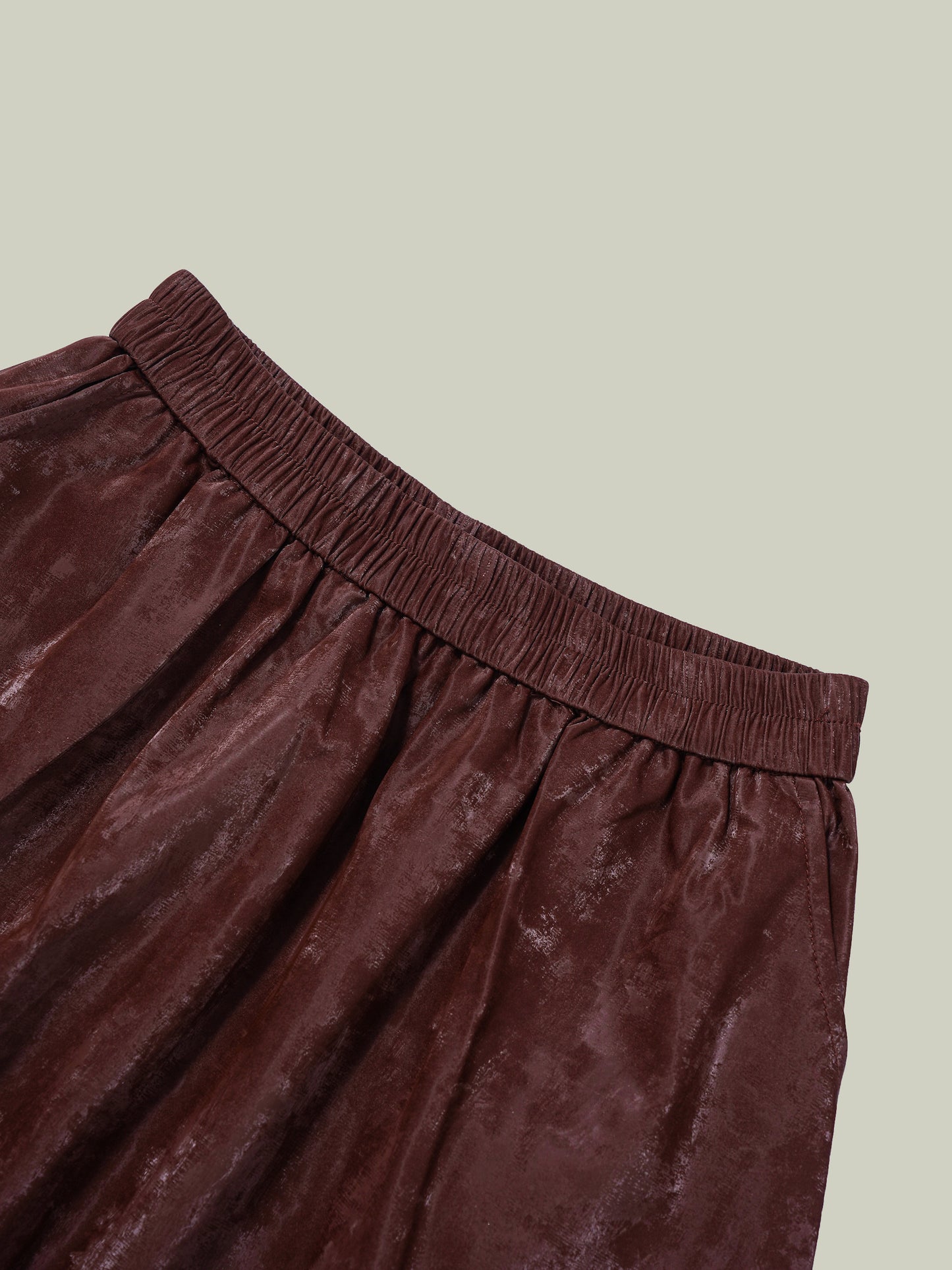 
Windproof & water-resistant skirt with light-shadow texture