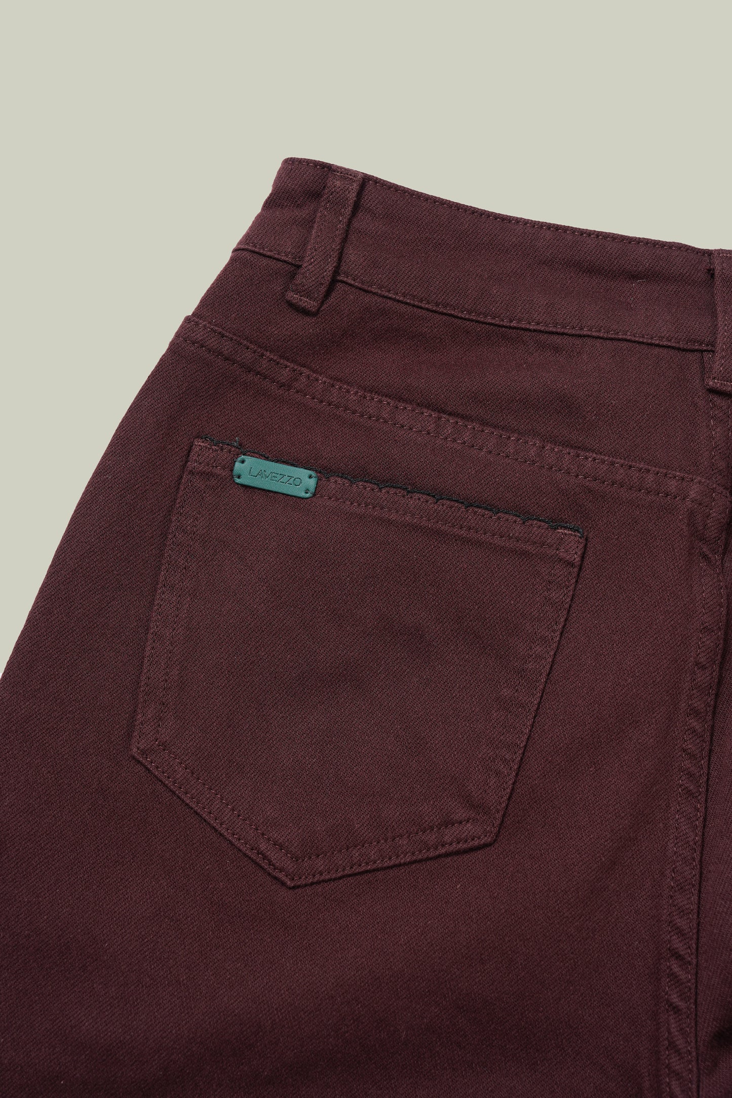 Jeans a vita alta con ricamo e orlo risvoltato