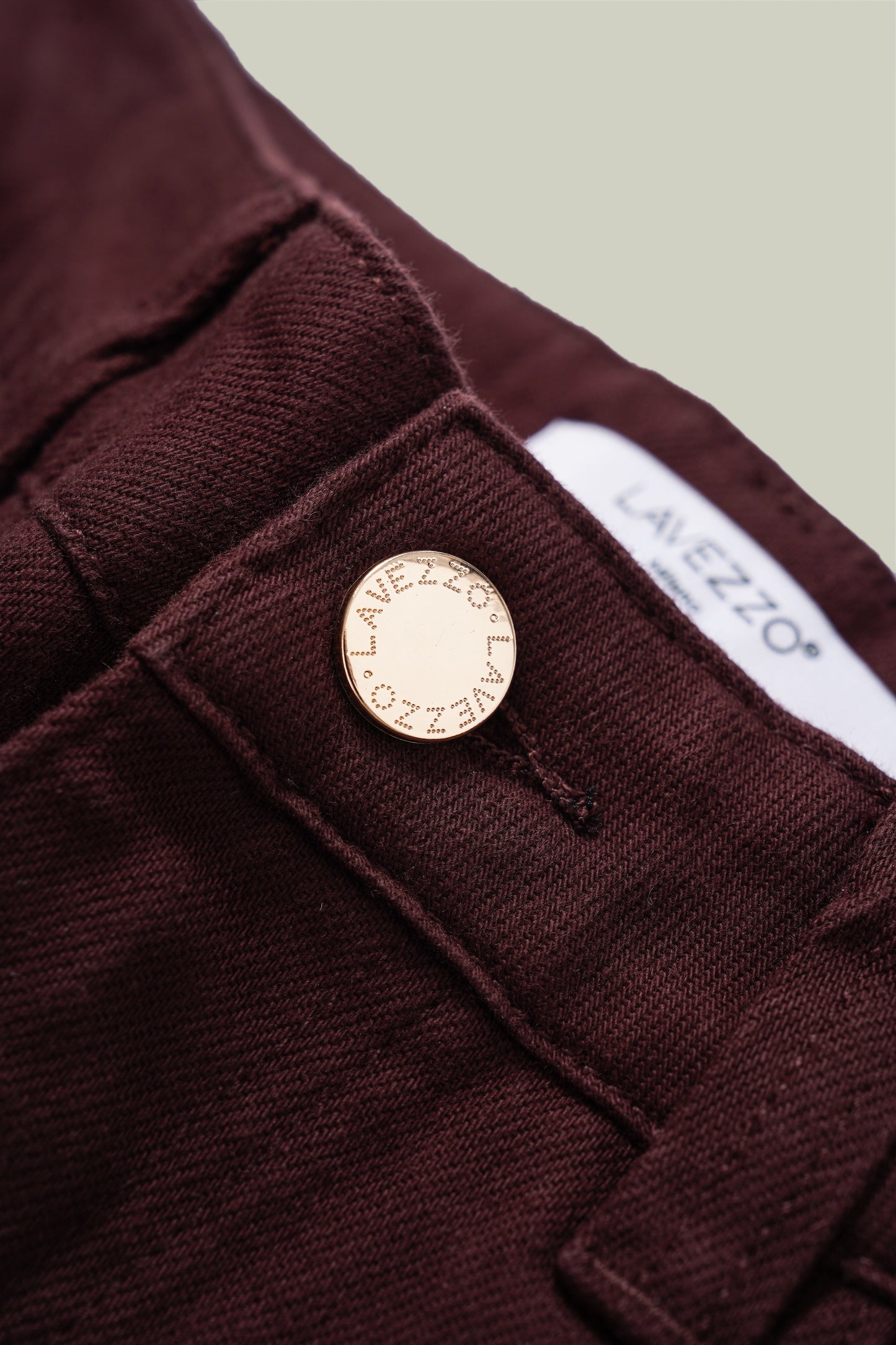 Jeans a vita alta con ricamo e orlo risvoltato