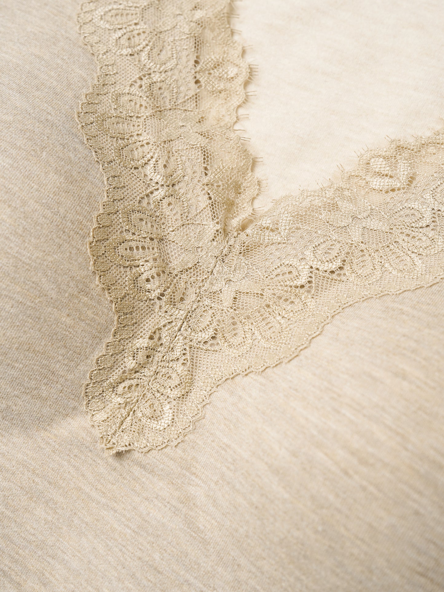 Canottiera termica in pizzo v-neck