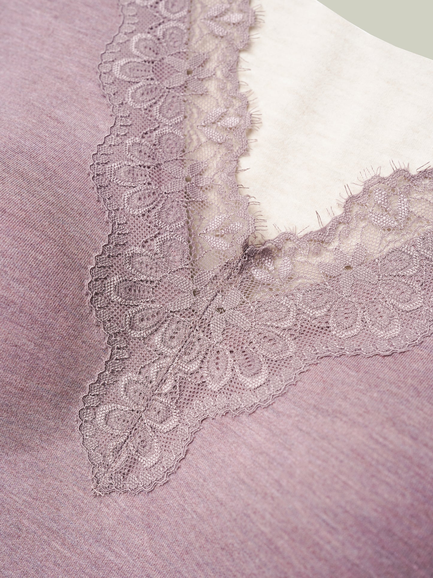Canottiera termica in pizzo v-neck