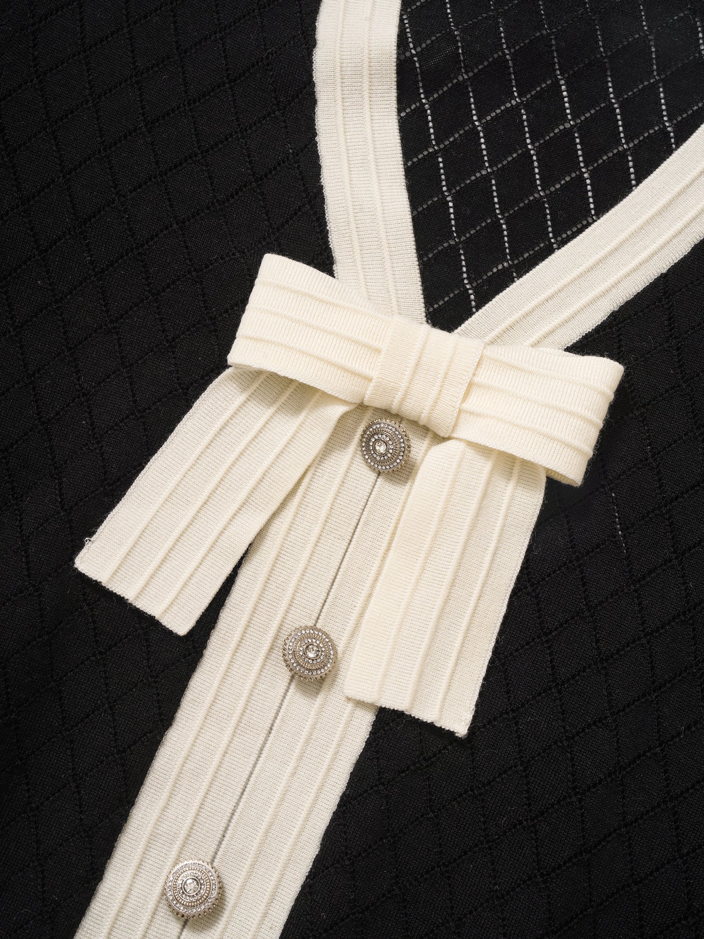 Cardigan in maglia stile petite Chanel con fiocco