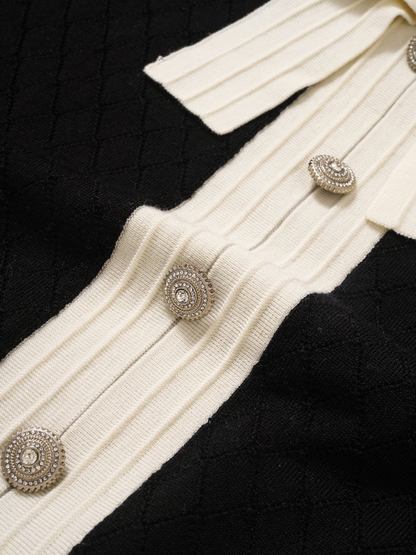 Cardigan in maglia stile petite Chanel con fiocco