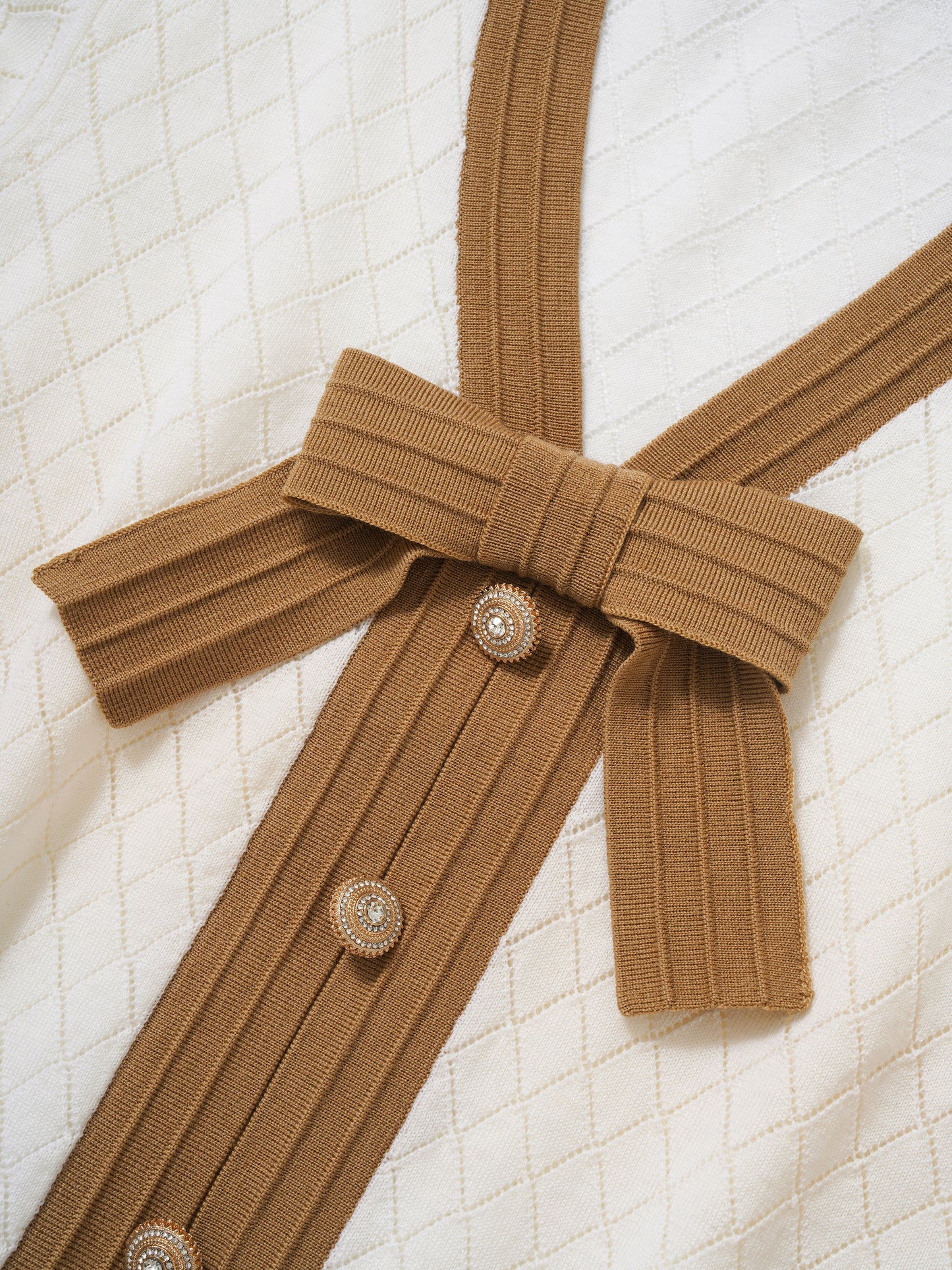 Cardigan in maglia stile petite Chanel con fiocco