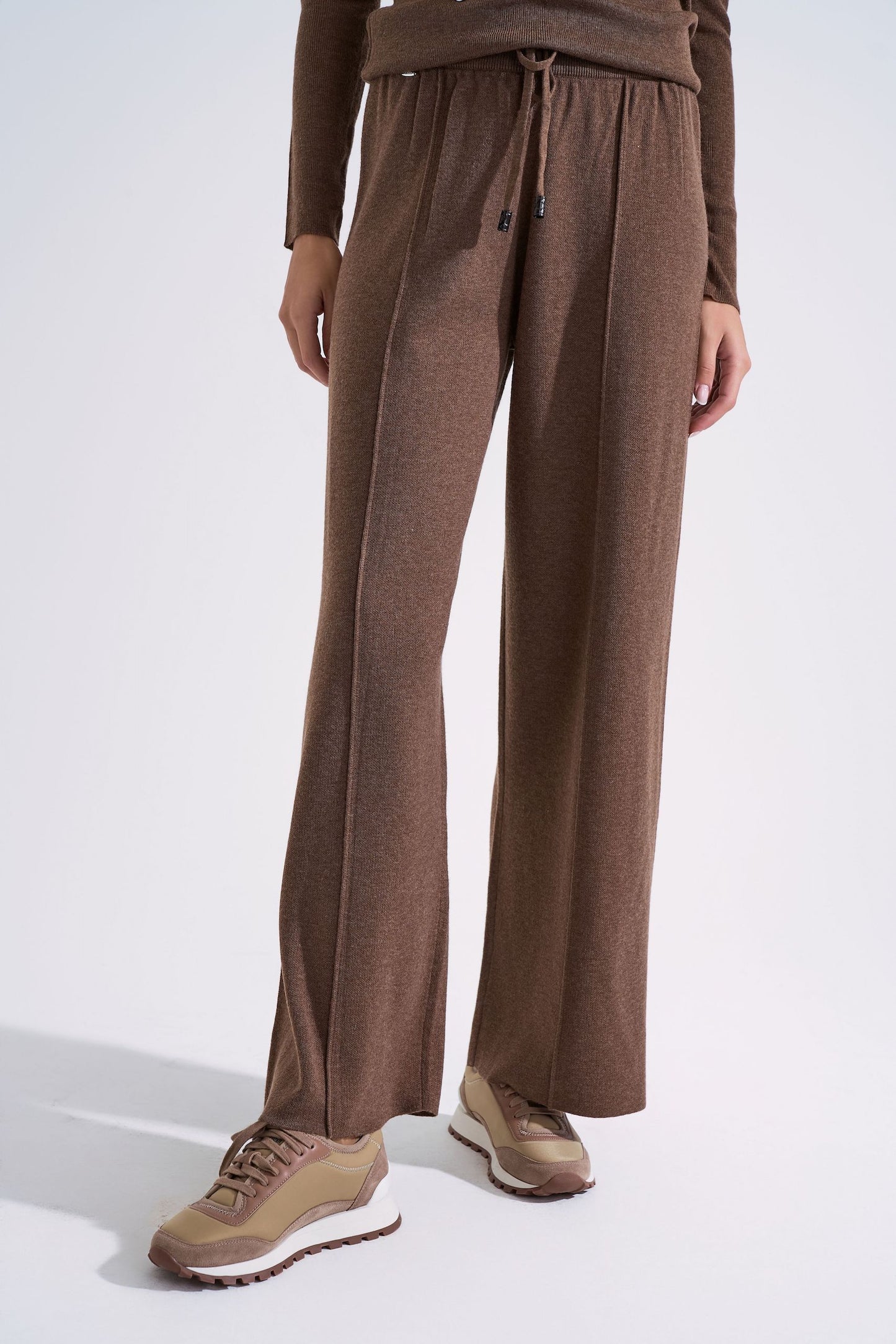 Stretch trousers