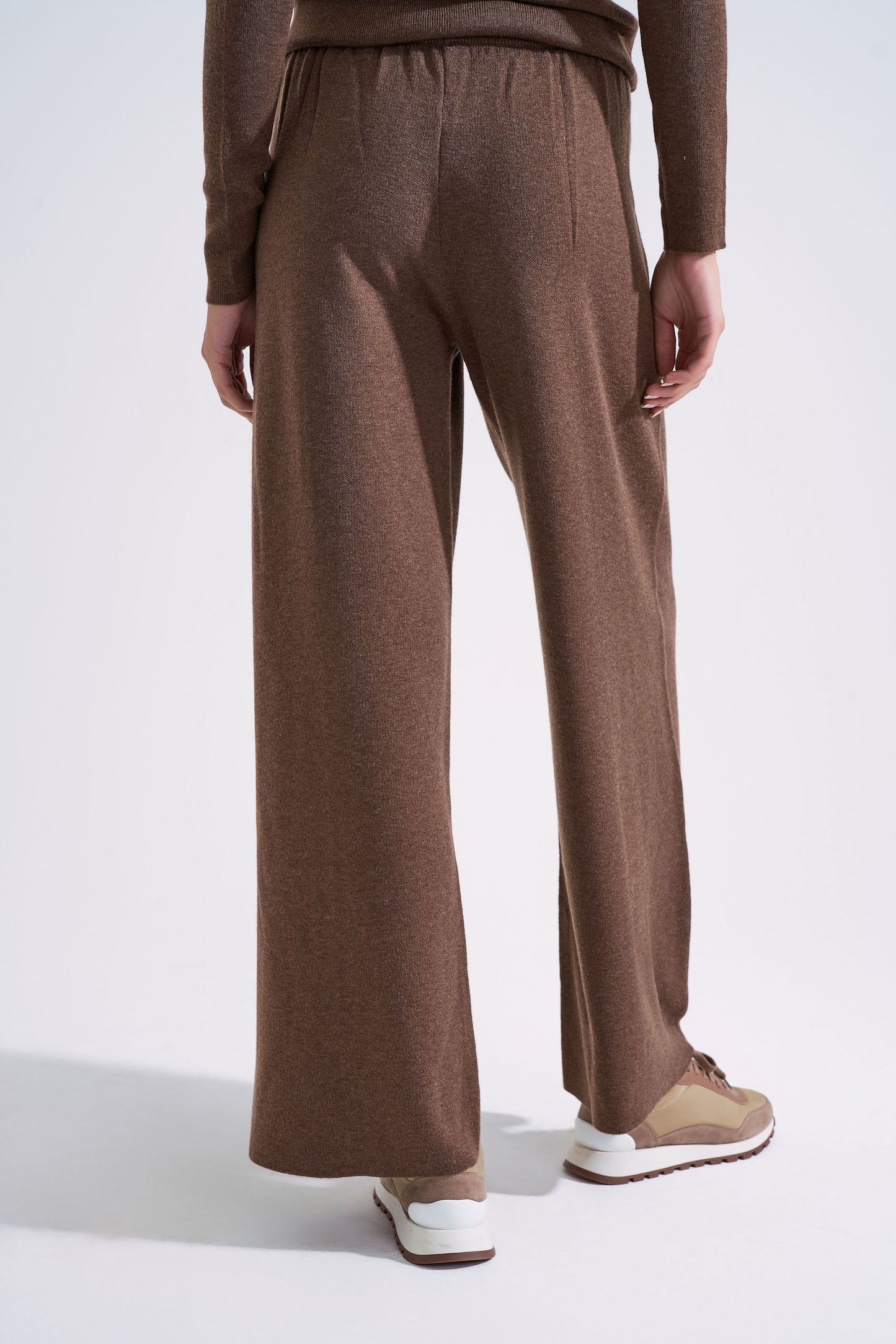 Stretch trousers
