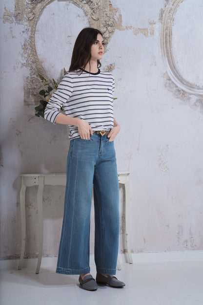 Striped sweater with bee motif