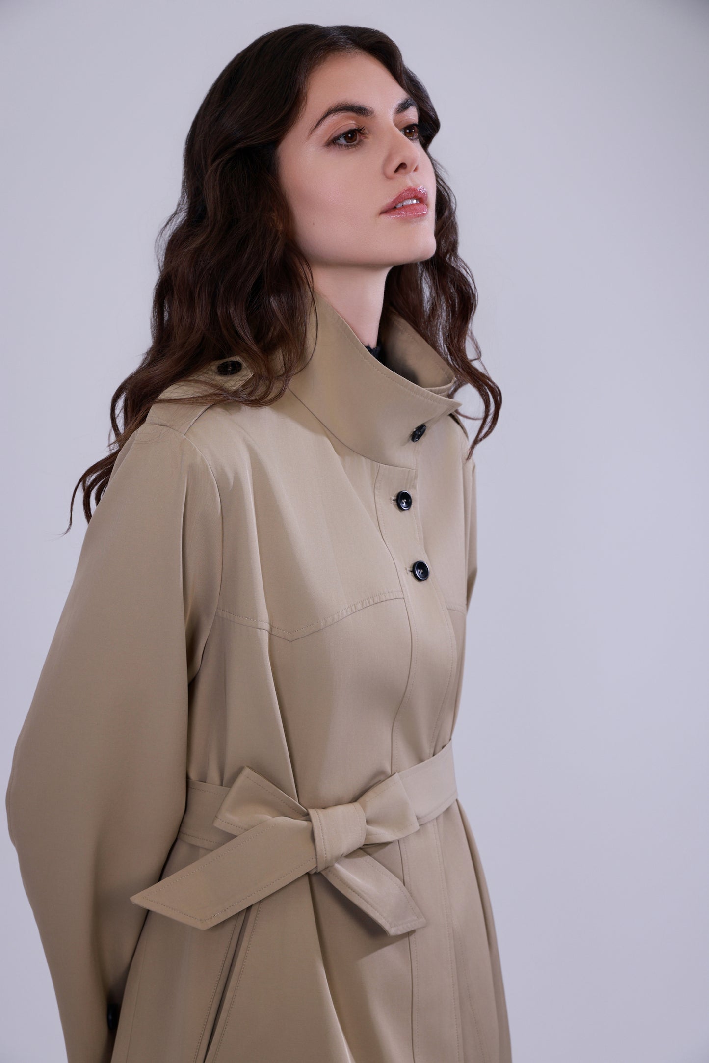 Trench coat con colletto alto