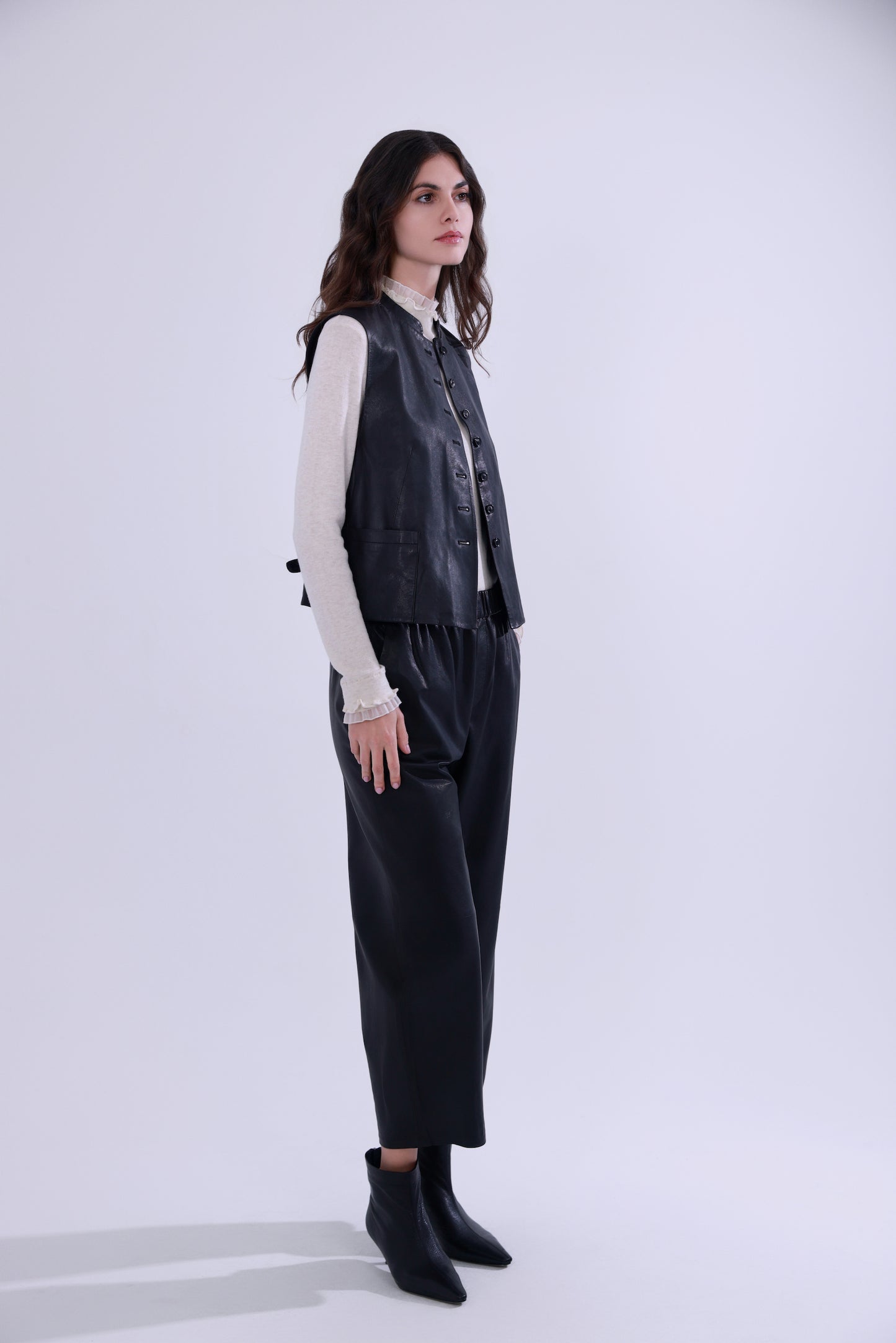 Washed vegetable-tanned leather balloon pants