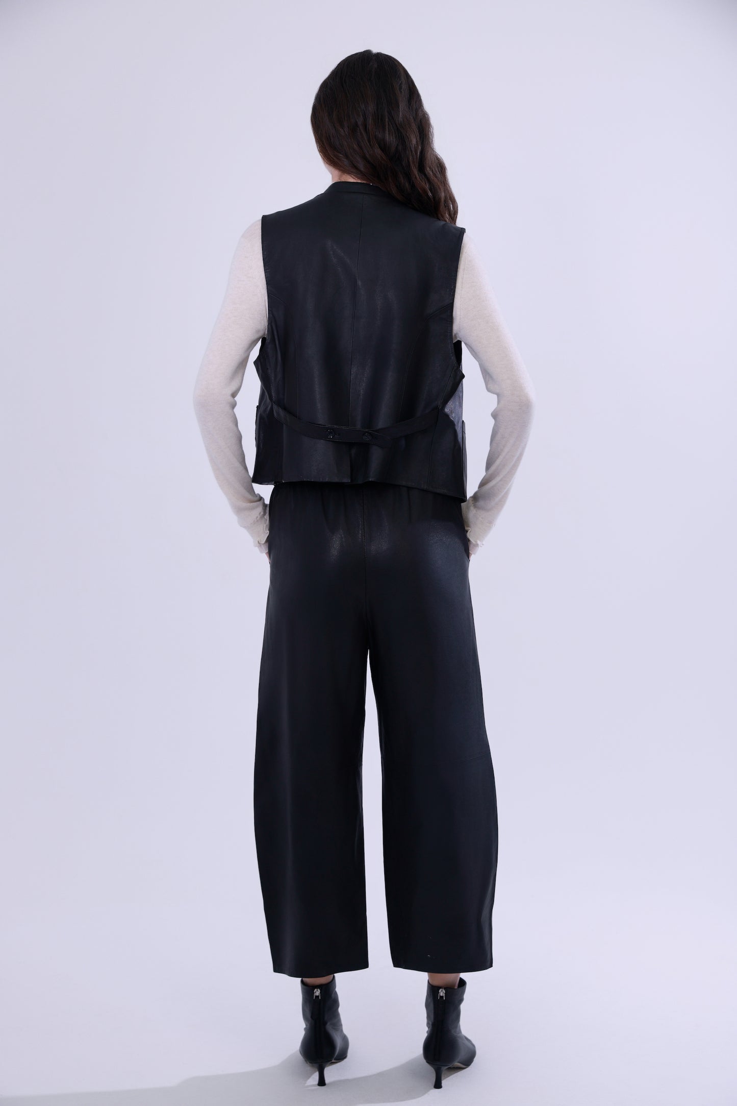 Washed vegetable-tanned leather balloon pants