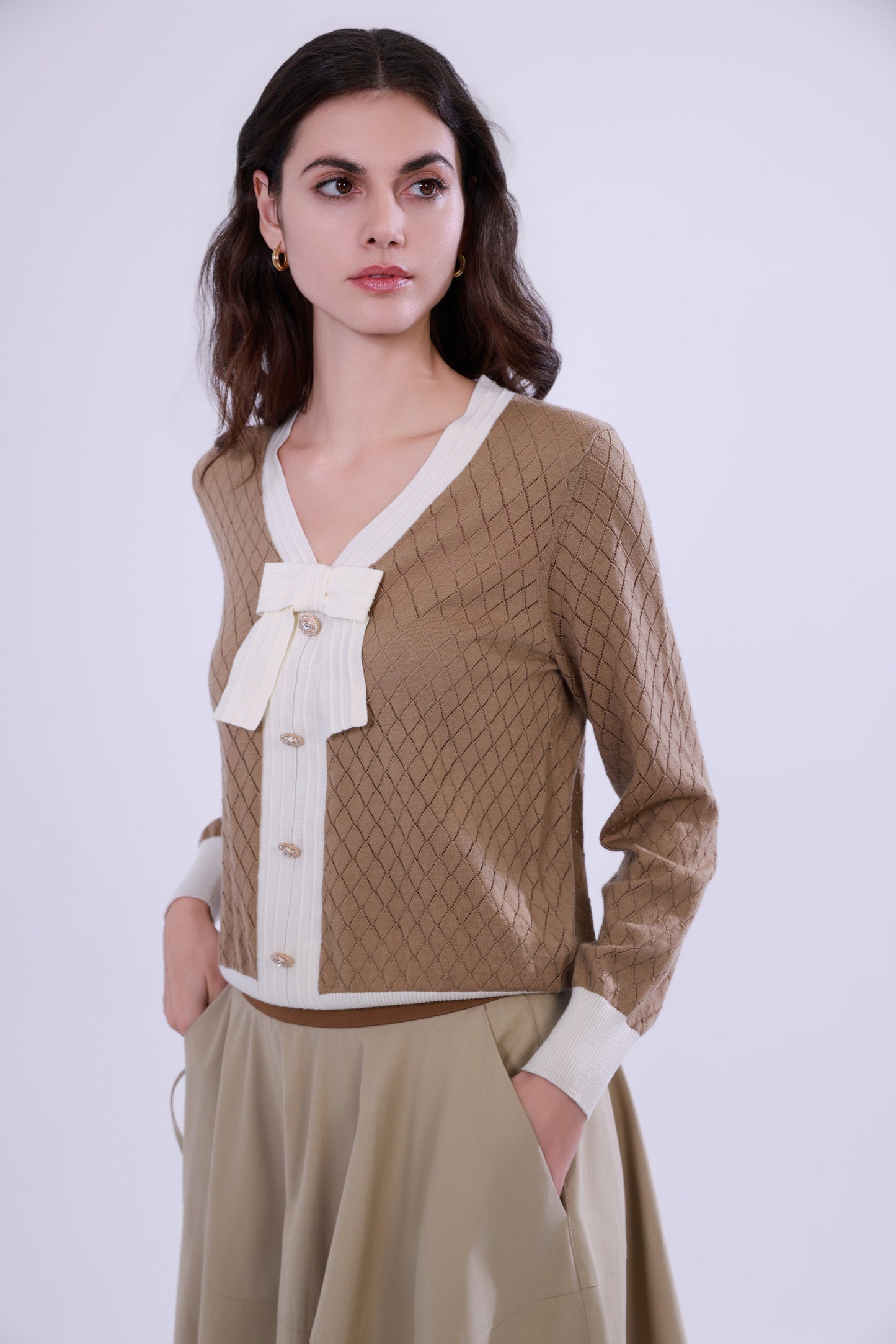 Cardigan in maglia stile petite Chanel con fiocco