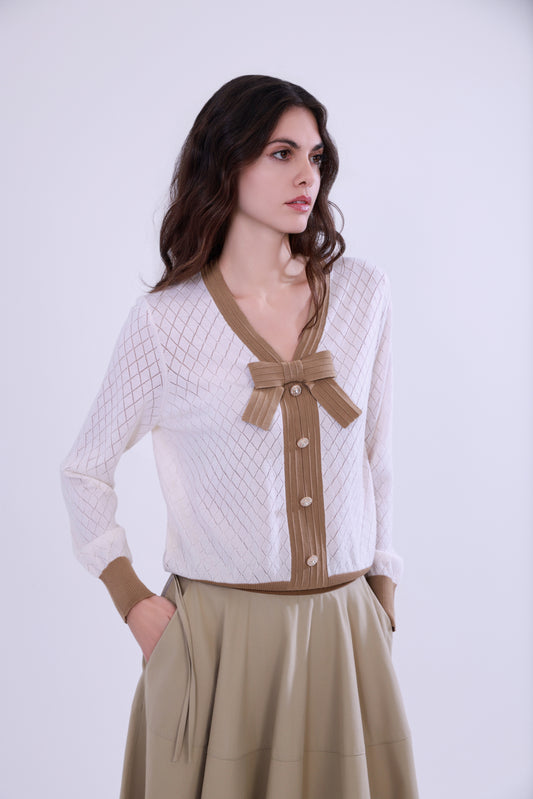 Cardigan in maglia stile petite Chanel con fiocco