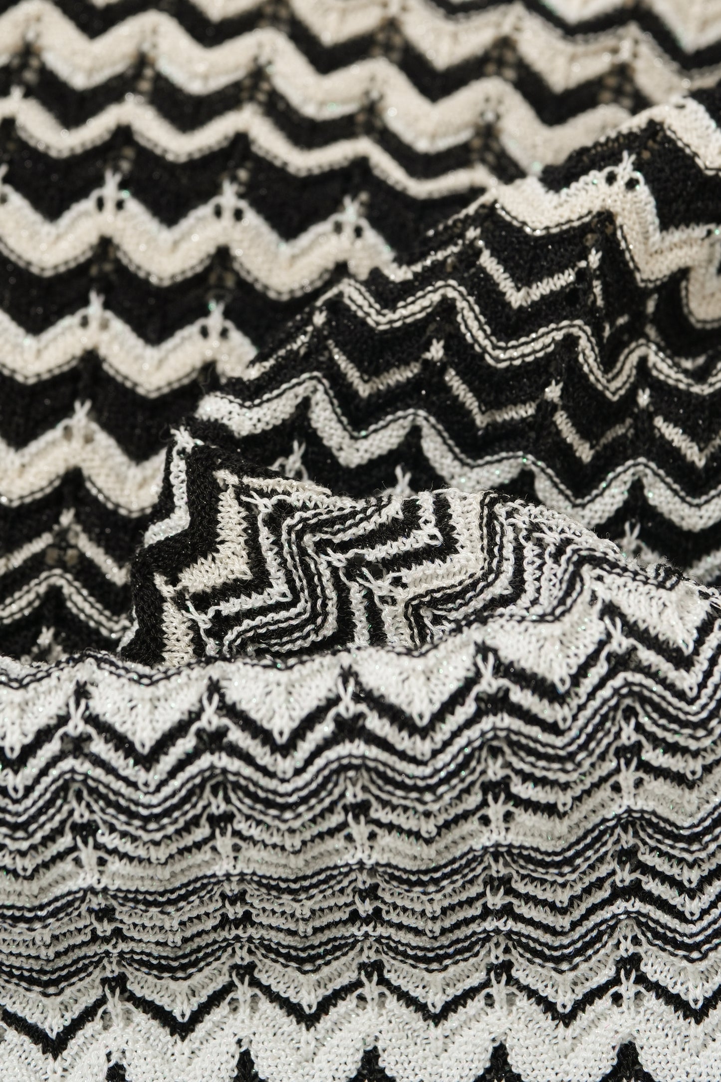 Wavy striped sweater 