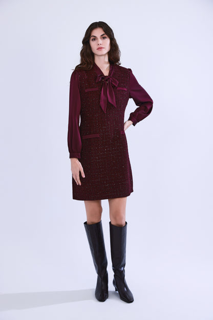 Abito in tweed bouclé dal taglio Chanel