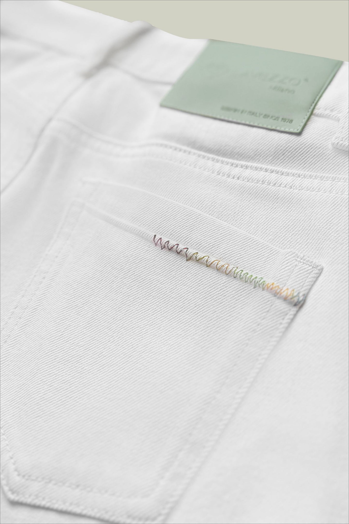 White ankle-length jeans