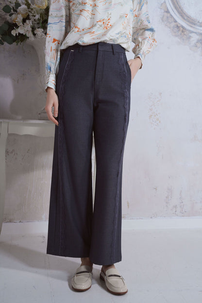 Pantalone con inserto in pizzo