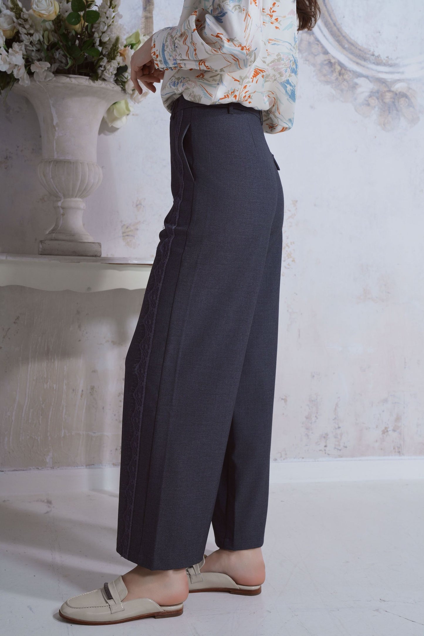 Pantalone con inserto in pizzo