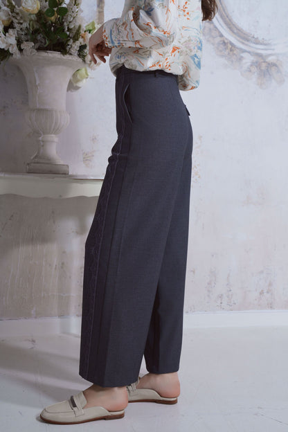 Pantalone con inserto in pizzo