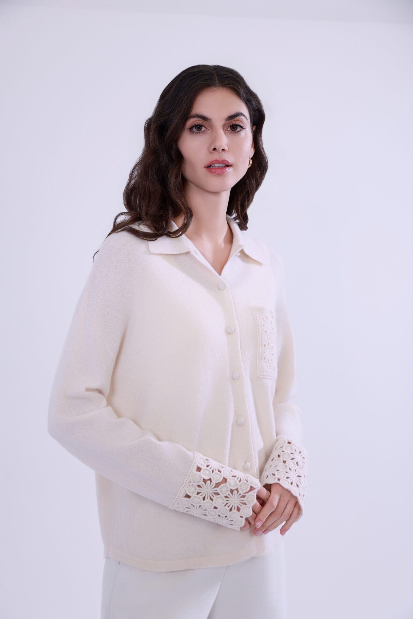Maglia 100% lana con dettagli uncinetto